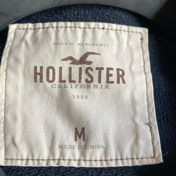 Women’s M Hollister short sweat shirt. Button up hoodie. - Picture 4 of 5